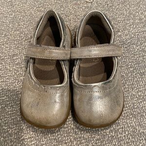 Jane see kai run silver shoes